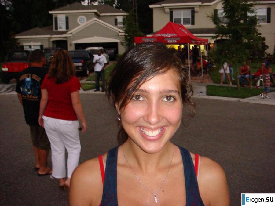 Улыбчивая брюнетка с вечностоящими сосками. Часть 3. Фото 16