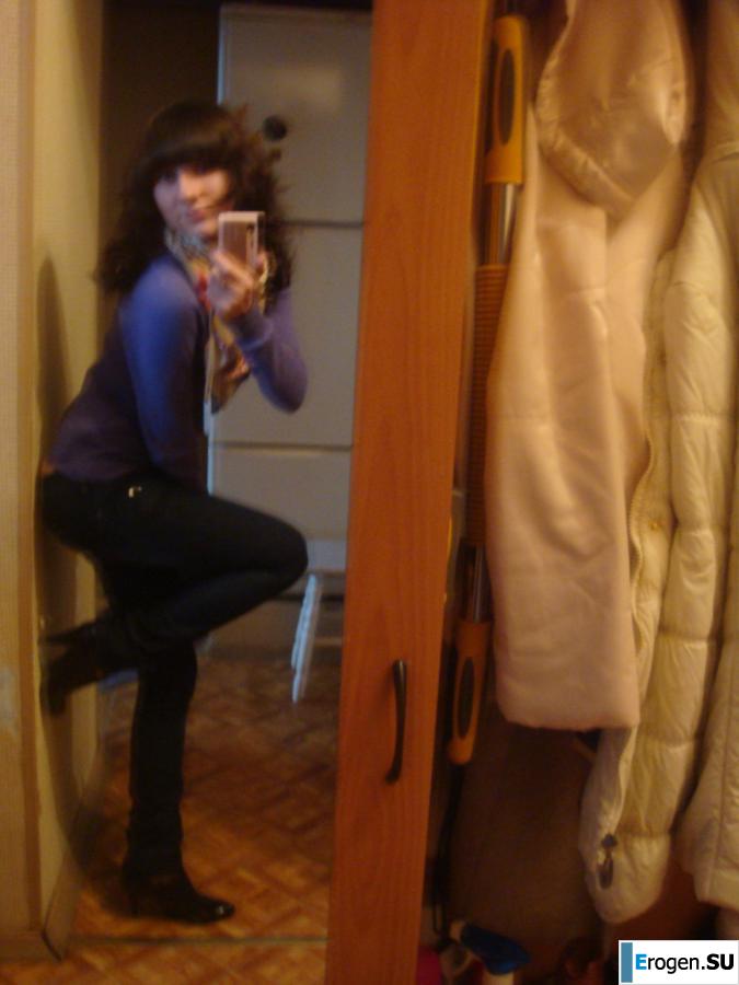 Students take pictures of themselves. Part 3. Photo 42