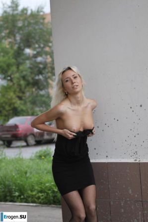Nastya from Samara walks around the city and shows herself. Part 16. Thumb 14