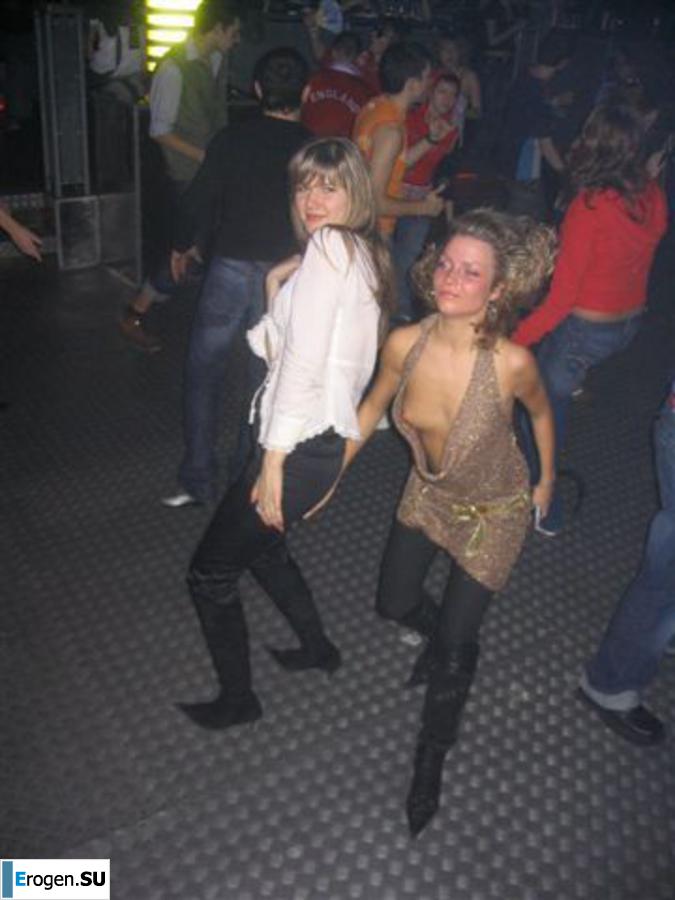 упс сиськи засветила. Часть 2. Фото 8