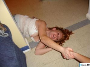 упс сиськи засветила. Часть 2. Эскиз 15