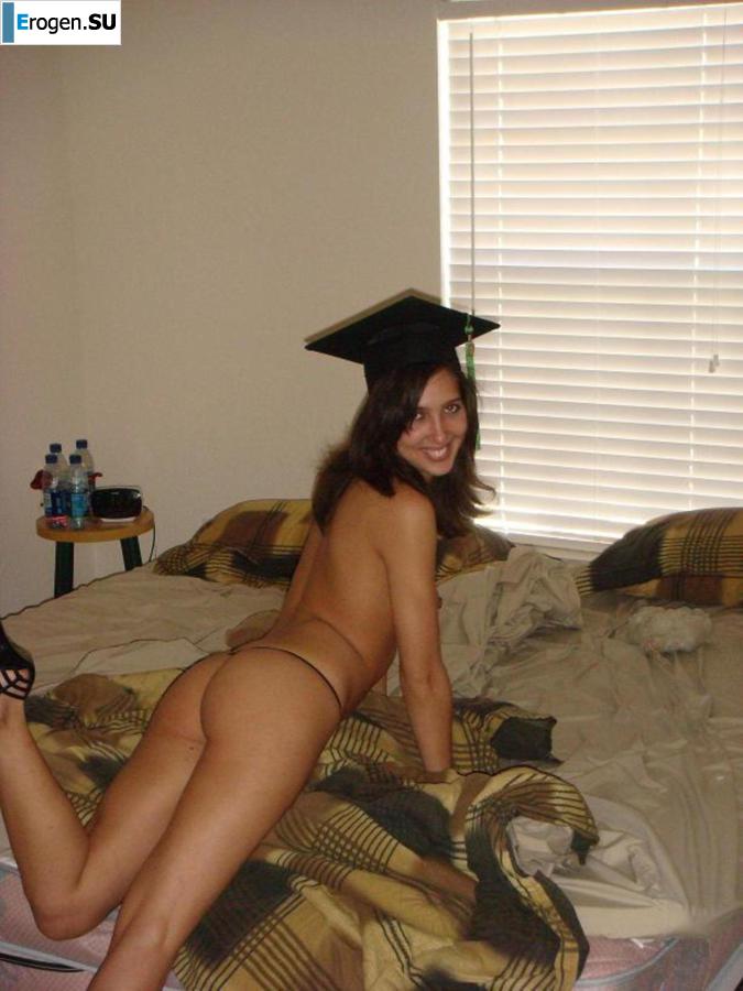 Smiling brunette with everlasting nipples. Part 4. Photo 30