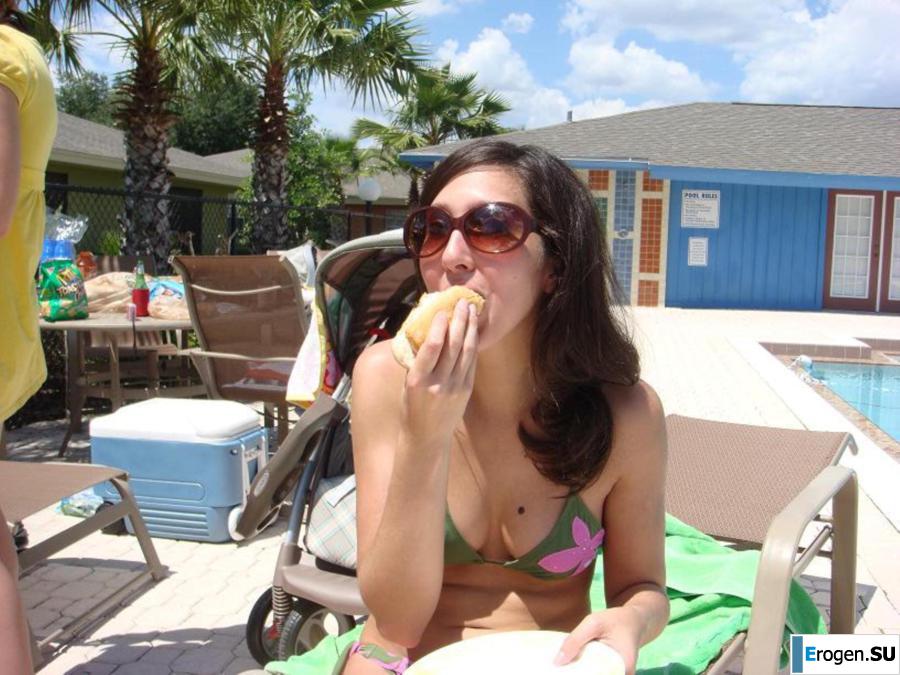 Smiling brunette with everlasting nipples. Part 4. Photo 37