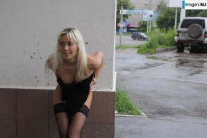 Nastya from Samara walks around the city and shows herself. Part 17. Thumb 38