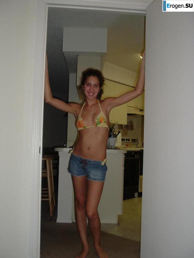 Smiling brunette with everlasting nipples. Part 5. Photo 10