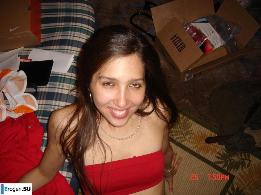 Smiling brunette with everlasting nipples. Part 5. Photo 13