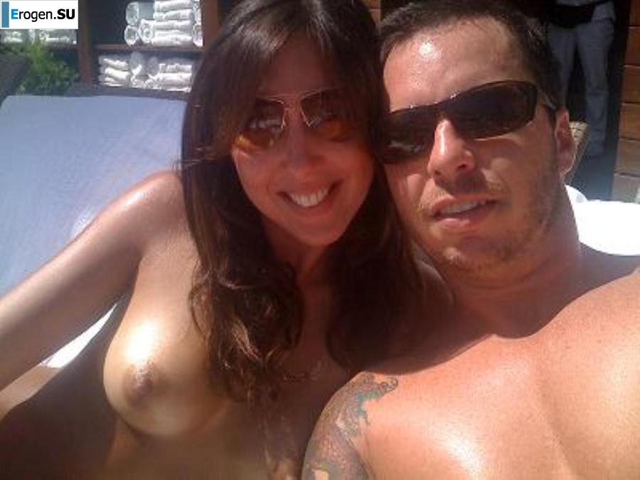 Smiling brunette with everlasting nipples. Part 5. Photo 14