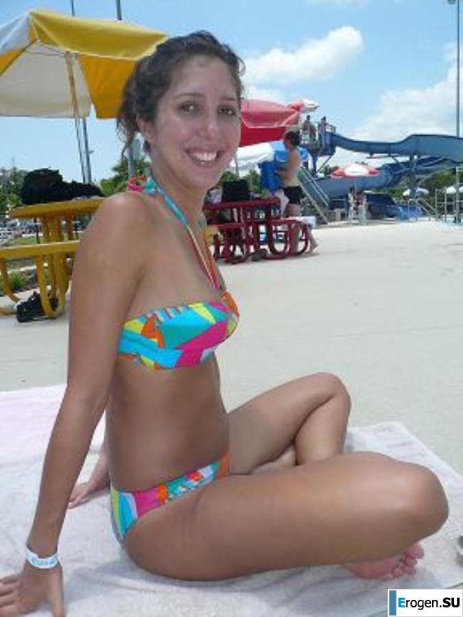 Smiling brunette with everlasting nipples. Part 5. Photo 20