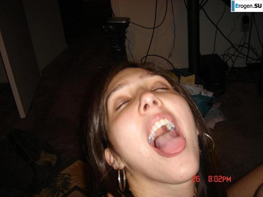 Smiling brunette with everlasting nipples. Part 5. Photo 21