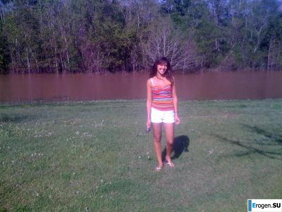 Smiling brunette with everlasting nipples. Part 5. Photo 4