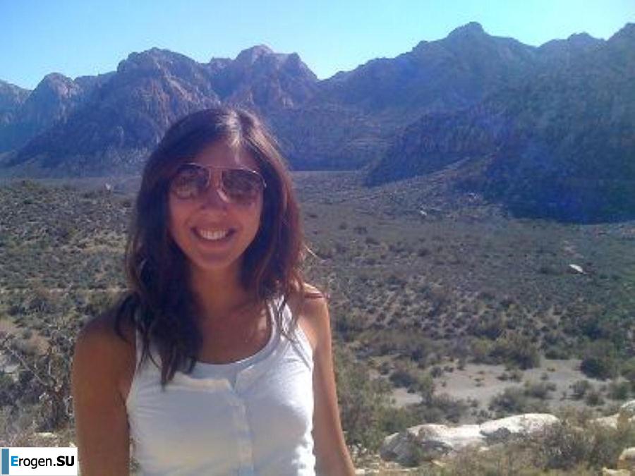 Smiling brunette with everlasting nipples. Part 5. Photo 9