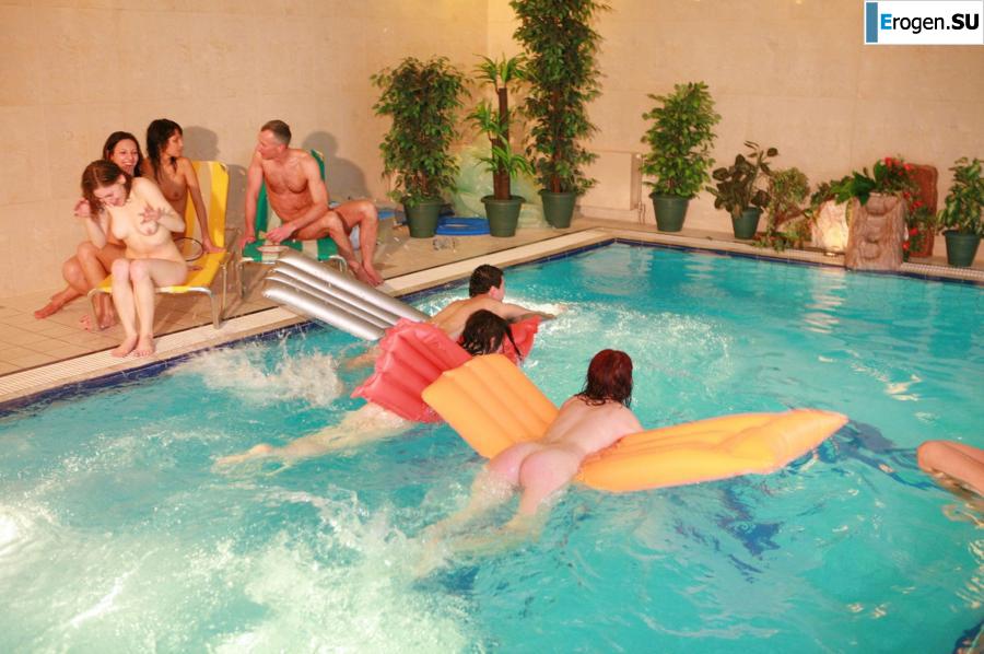 Чешские нудисты в бассейне. Часть 3. Фото 25