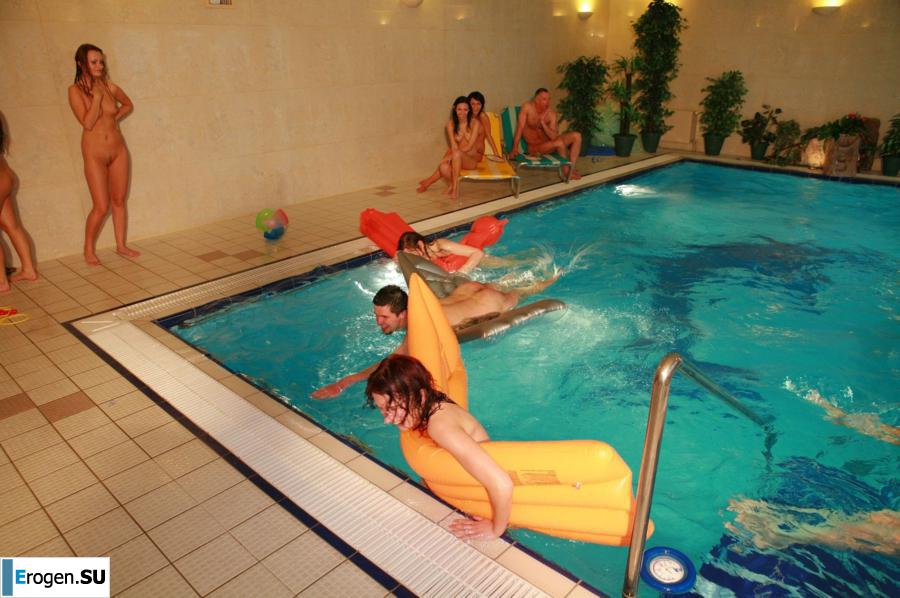 Чешские нудисты в бассейне. Часть 3. Фото 34