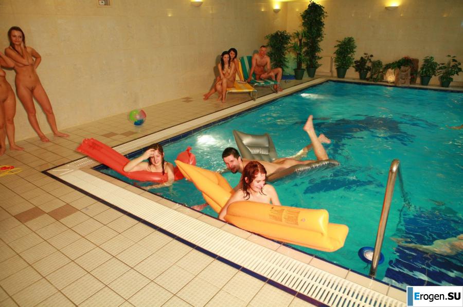 Чешские нудисты в бассейне. Часть 3. Фото 36