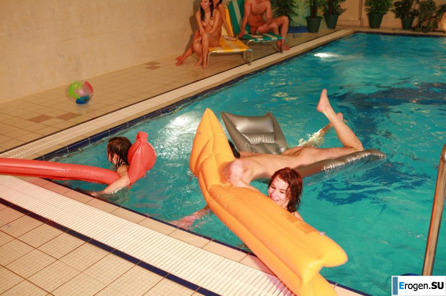 Чешские нудисты в бассейне. Часть 3. Фото 37