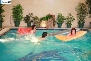 Чешские нудисты в бассейне. Часть 3. Эскиз 26