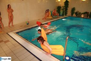 Чешские нудисты в бассейне. Часть 3. Эскиз 34