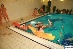 Чешские нудисты в бассейне. Часть 3. Эскиз 36