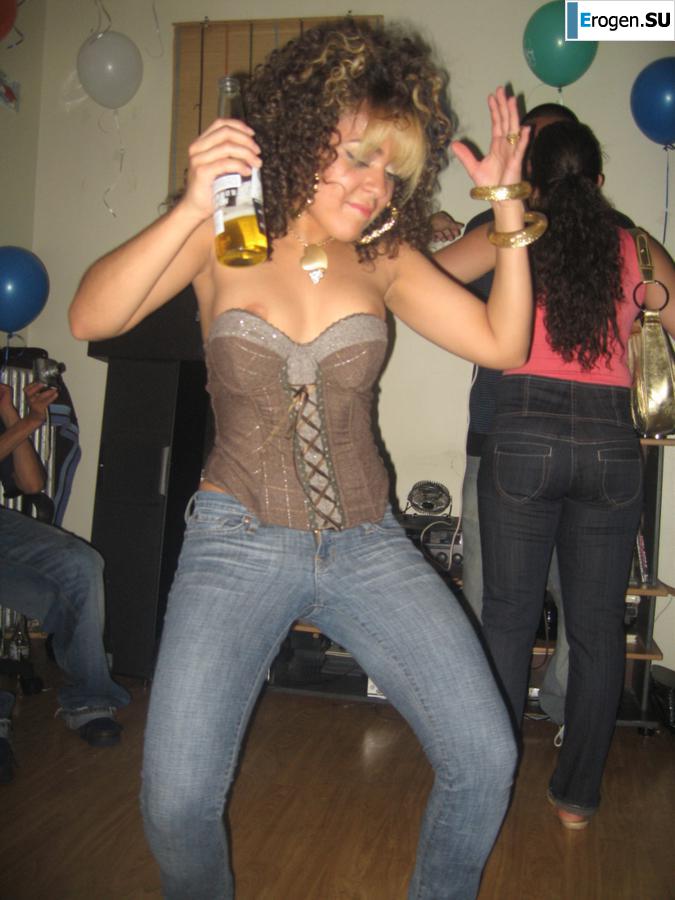 упс сиськи засветила. Часть 6. Фото 7