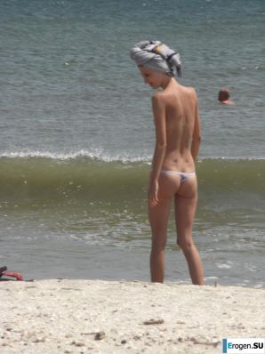 Topless thin girl on the beach. Part 3. Thumb 12