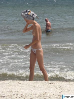 Topless thin girl on the beach. Part 3. Thumb 6