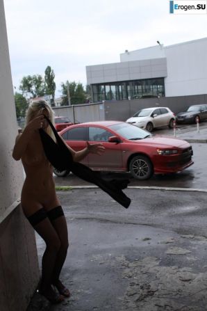 Настя из Самары ходит по городу и показывает себя. Часть 18. Эскиз 8