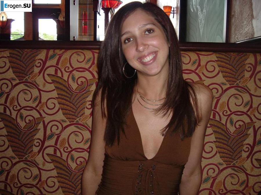 Улыбчивая брюнетка с вечностоящими сосками. Часть 7. Фото 3