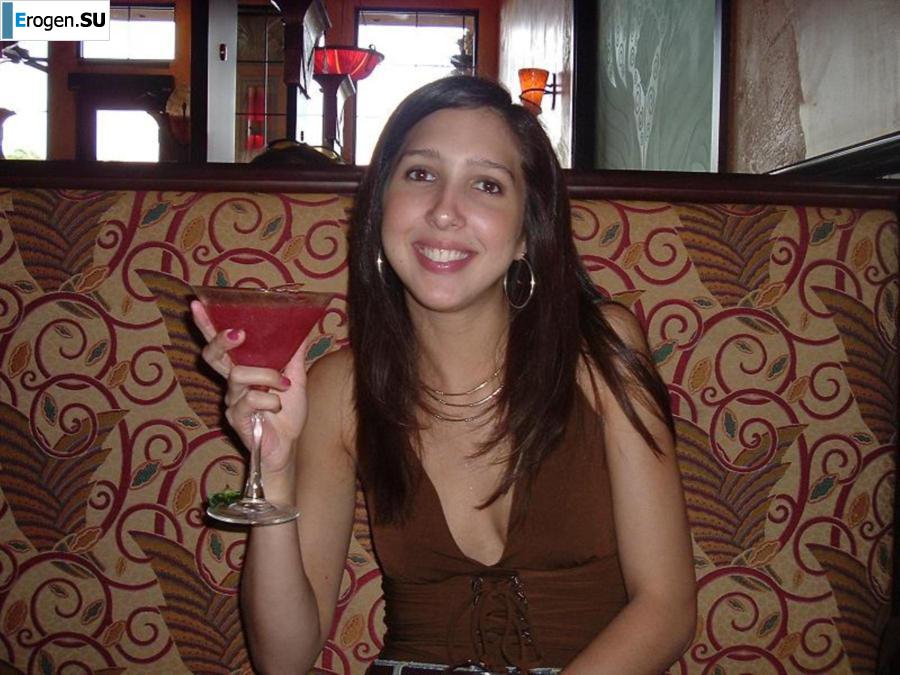 Улыбчивая брюнетка с вечностоящими сосками. Часть 7. Фото 4