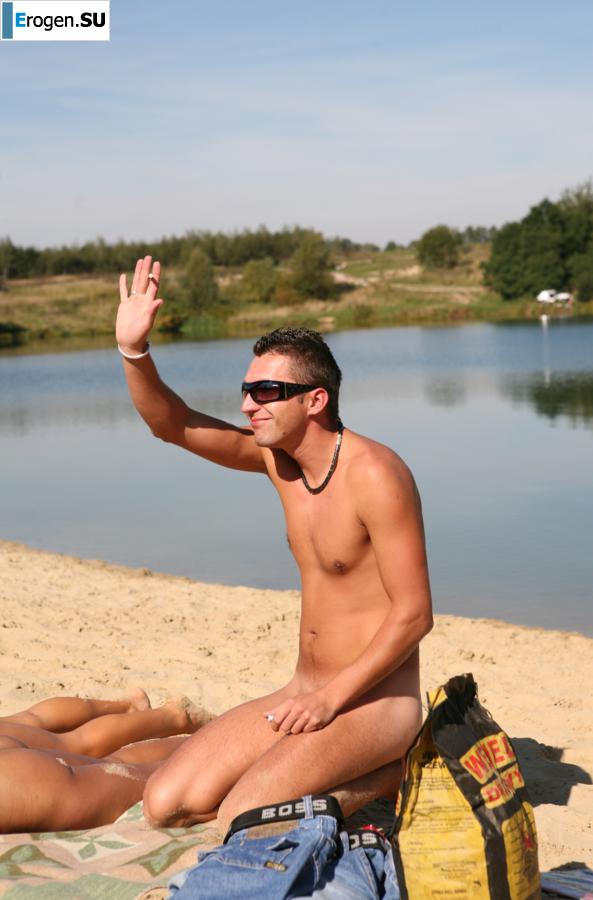 Трое нудистов на берегу реки. Часть 5. Фото 52