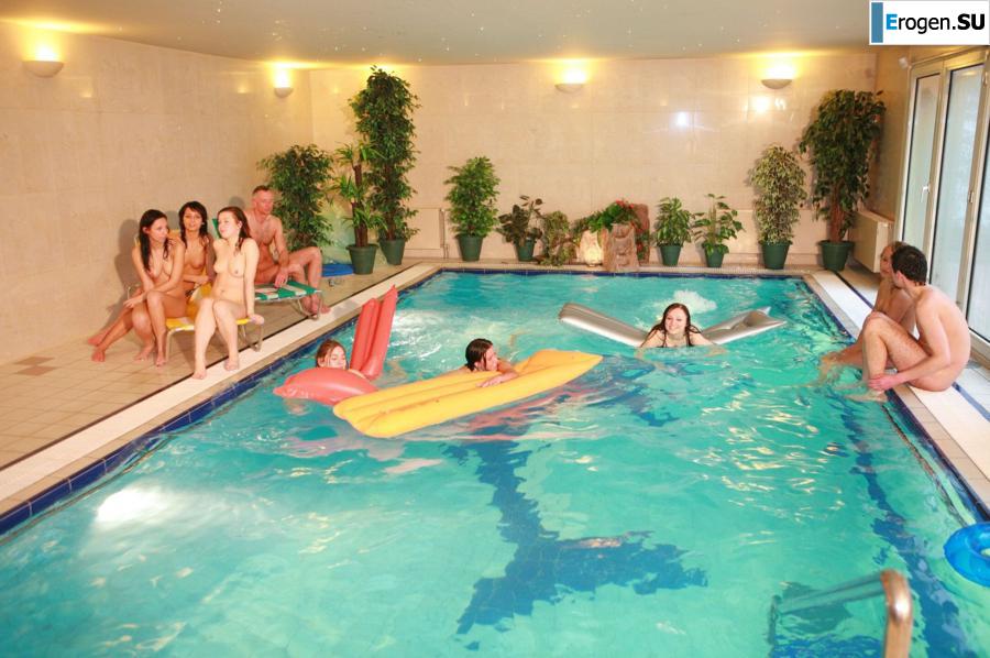 Чешские нудисты в бассейне. Часть 4. Фото 10