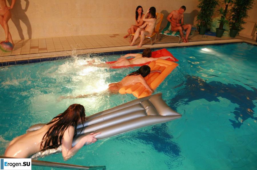 Чешские нудисты в бассейне. Часть 4. Фото 5