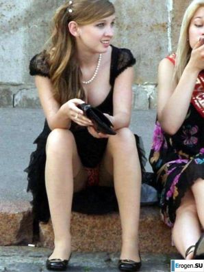 under the skirt. Thumb 6