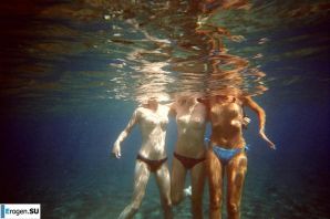 underwater girls. Thumb 5