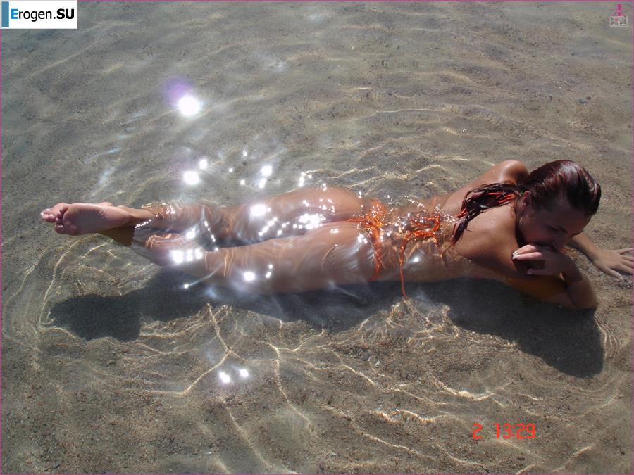 Позирует в отеле. Фото 27