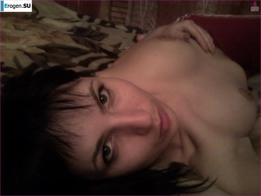 Позирует в отеле. Фото 39