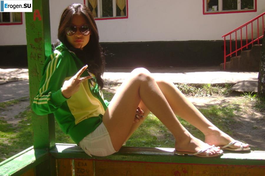 Ah, what legs. Photo 23