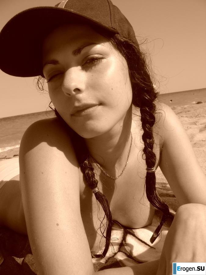 Brunette with pigtails. Photo 14