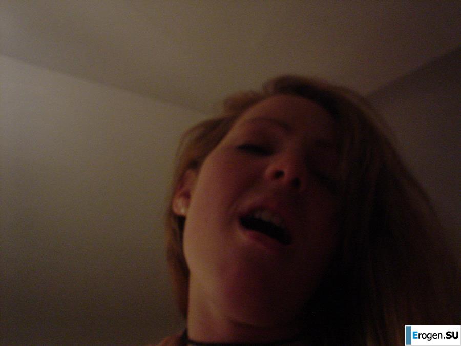 Redhead Wife. Photo 17