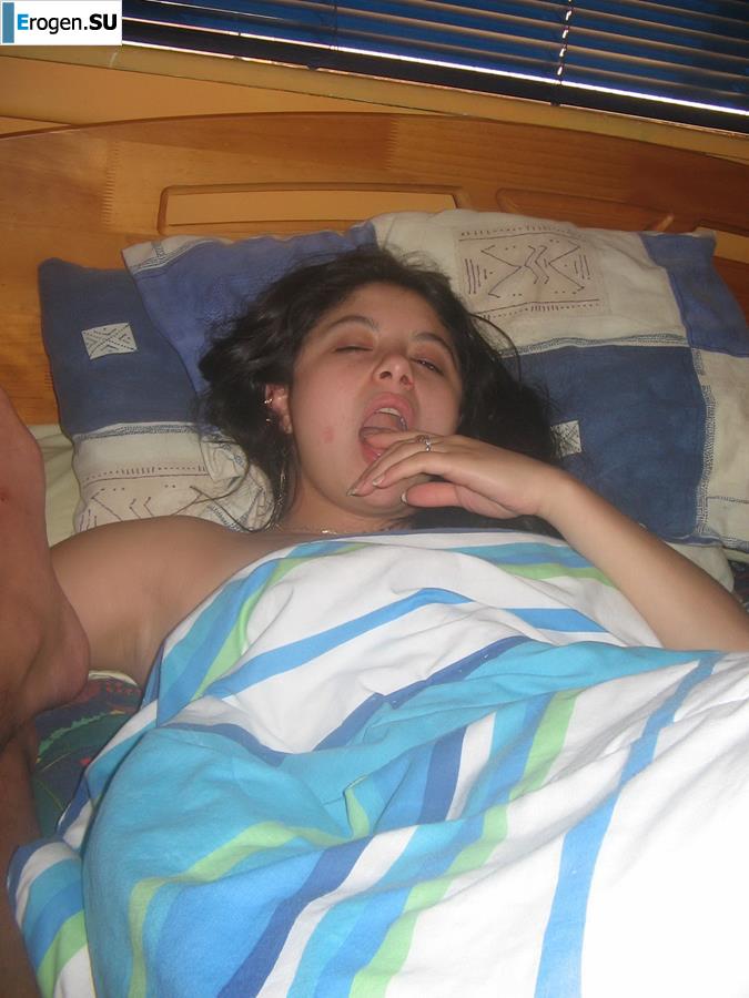 Brunette and languid. Photo 3