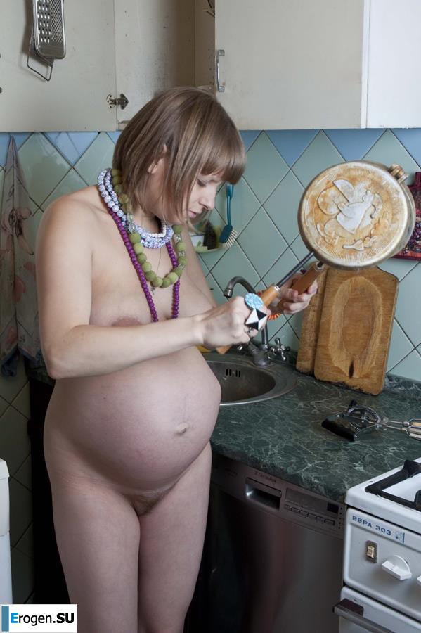 Pregnant Housewife. Photo 13