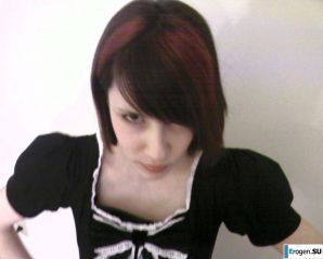 Young people like to pose. Thumb 15