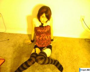 Young people like to pose. Thumb 21