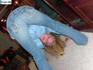 Young people like to pose. Thumb 24