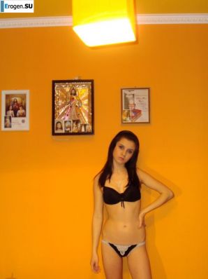 Young people like to pose. Thumb 40