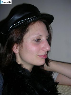 A drunken lady poses and copulates. Thumb 9