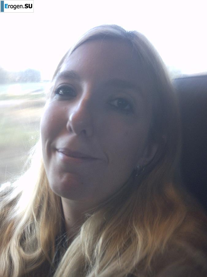 French Bi - Exhibitionist. Photo 10