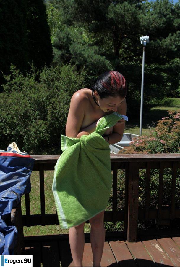 Нудистки впали в детство. Фото 26