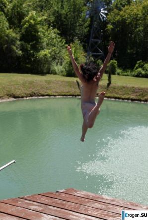 Нудистки впали в детство. Эскиз 12