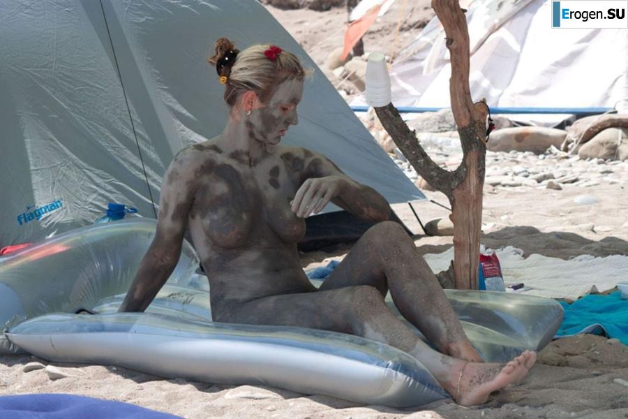 Голые в грязи. Фото 17