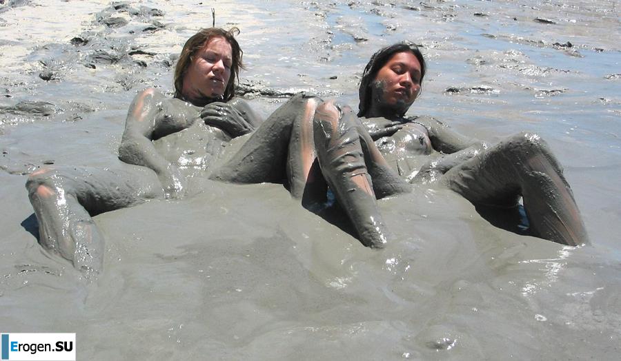 Голые в грязи. Фото 35